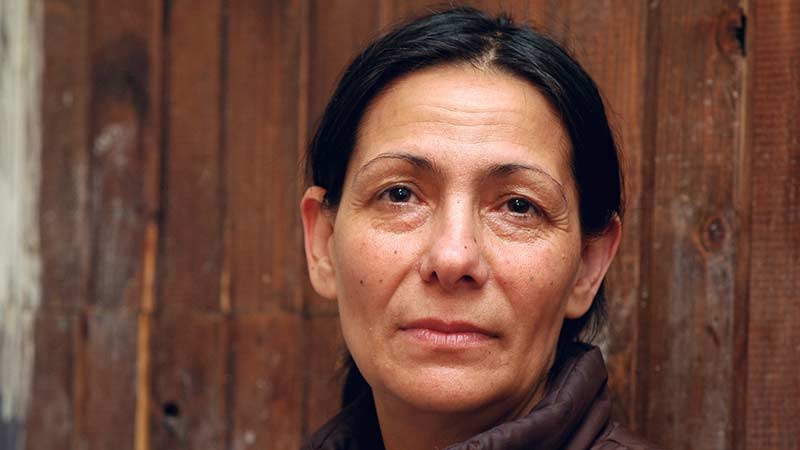 2011: Shukrije - nach 17 Jahren in der BRD abgeschobene alban. Flüchtlingsfrau in Kosovska Mitrovica