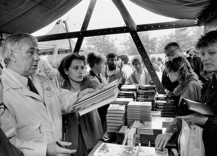 1987 Gerhard Holtz Baumert beim Buchbasar