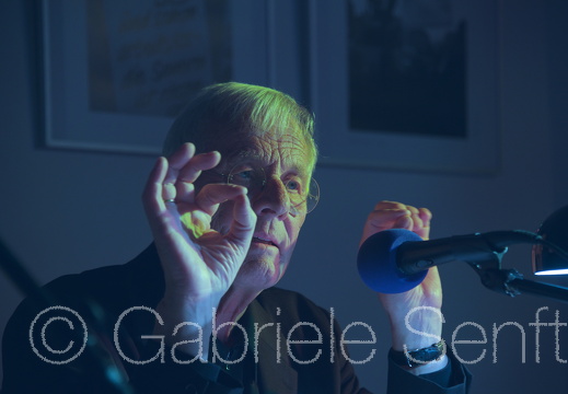 16.12. 2014 - jW Ladengalerie - Lange Nacht der DDR Literatur, dabei Rolf Becker.