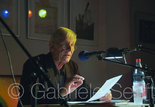16.12. 2014 - jW Ladengalerie - Lange Nacht der DDR Literatur, dabei Rolf Becker.