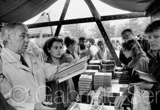 1987 Gerhard Holtz Baumert beim Buchbasar