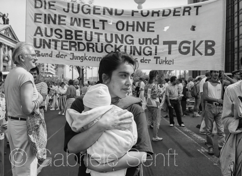 011.1993 1. Mai neu Kopie-DeNoiseAI-severe-noise.jpg