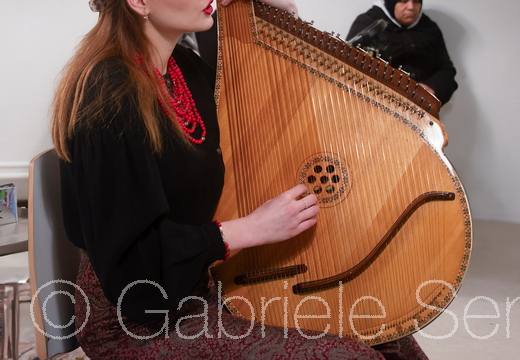 22. Februar 2014 – Banduramusik bei Vernissage der Ausstellung "Frauenblicke"