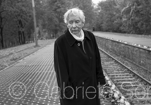 18.10.2018 Vera Friedländer am Mahnmal "Gleis 17"