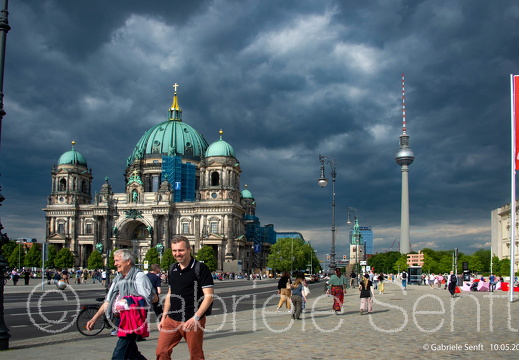 10.05.2024  Berlin Mitte mit Dom und Fernsehturm