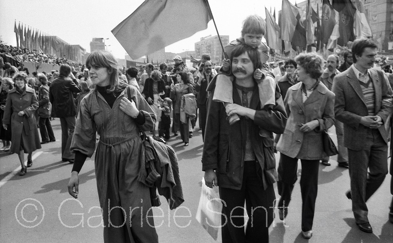1. Mai 1980 – Berlin, Karl Marx Allee, bei der Demo mit Arbeitskollegen, l. Katja Rehfeld 1980 1. Mai 1 Kopie.jpg