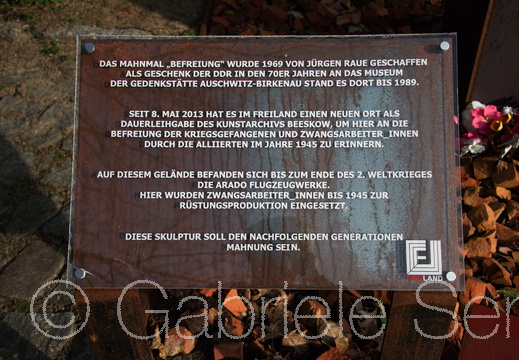 25.03. 2015 Texttafel zum Kunstwerk von Jürgen Raue in Potsdam "freiland"