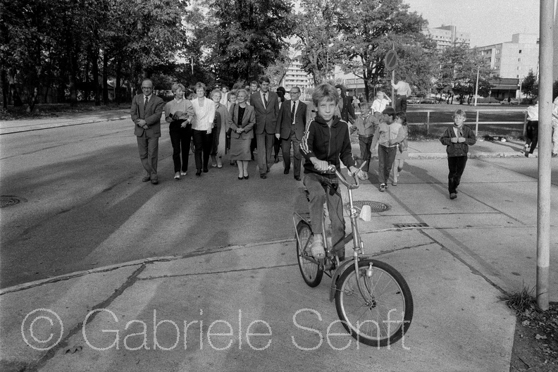 1989 M Honecker besucht Kindergarten.jpg