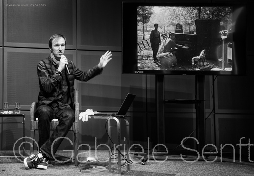 05.04.2025 Gespräch mit Arthur Bondar zur Fotoausstellung in Neuhardenberg