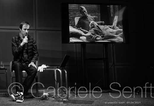 05.04.2025  Arthur Bondar beim Ausstellungsgespräch in Neuhardenberg