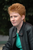 28.08. 2004-08-28 Petra Pau beim Solidaritätsbasar der Journalisten