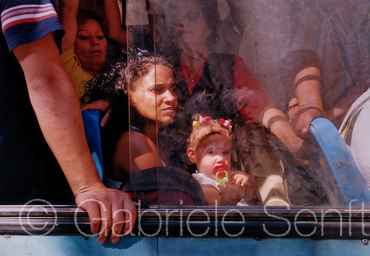 März 2006 am Busbahnhof in Pinar del Rio  (596(2)4A )