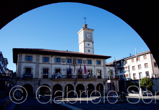 26.04.2017 Gernika  Bürgermeisteramt auf dem Marktplatz