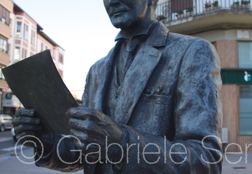 26.04.2017 Gernika-Lumo, Skulptur des ersten baskischen Präsidenten