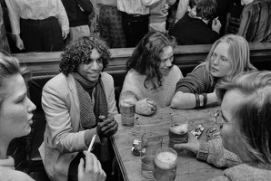 016. 1988 Bart Willoughby mit Fans