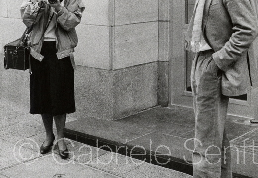 1987 Georges  Moustaki vor'm Internationalen Pressezentrum der DDR 