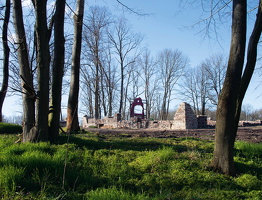 Gelände eines entstehenden Gedenkortes des 1945 total zerstörten Ortes Klessin an der Oder