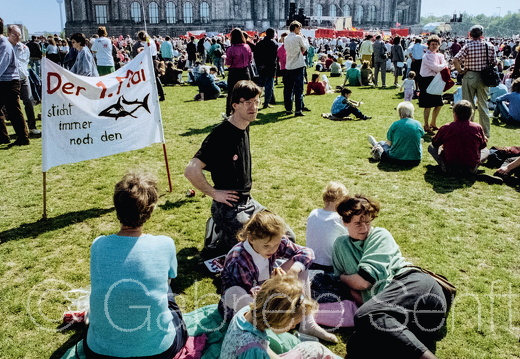 1. Mai 1990 – auf der Wiese vorm Reichstagsgebäude
