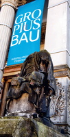 2020 Geschädigter Torso am Gropiusbau Berlin