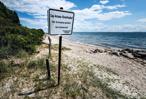 2020 Lübecker Bucht – Hinweis auf den Ehrenfriedhof der Toten der Kap Arcona