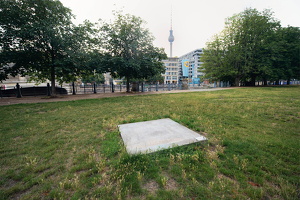 20.07. 2020 Berlin Grundplatte für ein entferntes Mahnmal