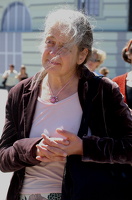 um (105)