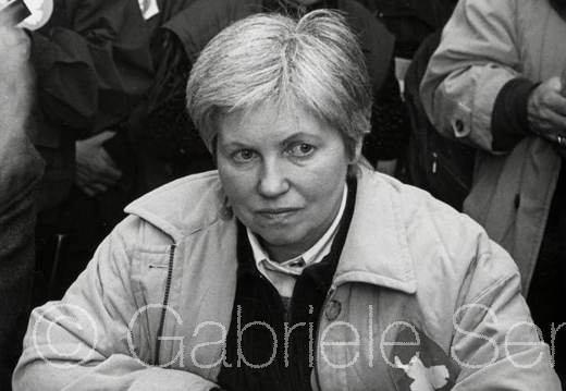 24.04.1999 Friedenskonvoi in Belgrad, Delegationsleiterin Ilona Rothe