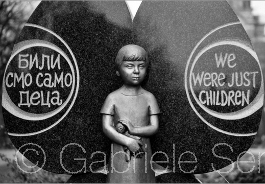 August 1999 .Mahnmal für in Serbien getötete Kinder in Belgrad