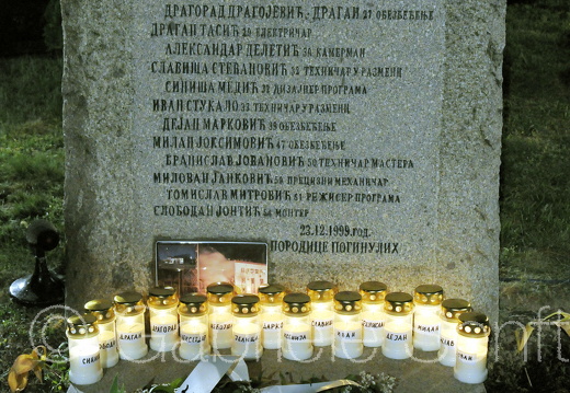 23.04. 2009 Belgrad – Mahnmal mit den Namen der 1999 getöteten Mitarbeiter vom RTS Sender