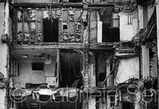 im April 1999 zerstörter RTS Sender im Zentrum von Belgrad