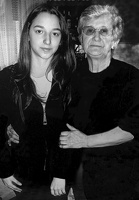  Milena Marinkovic mit Großmutter