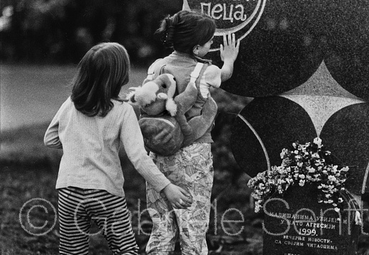 April 2001 Mahnmal in Belgrad