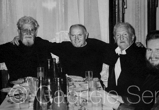 Milivoje Ciric, m. im Kreis von Kollegen