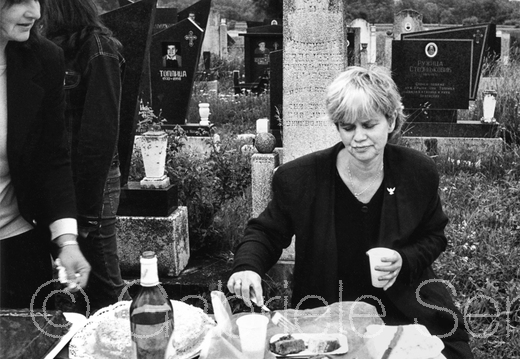 30. Mai 2002  am Grab von Simonovics in Donji Katun