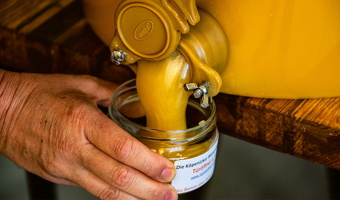 September 2020 Honig wird abgefüllt