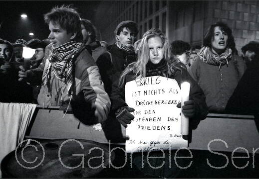 003. 1991 Protest an der USA Botschaft