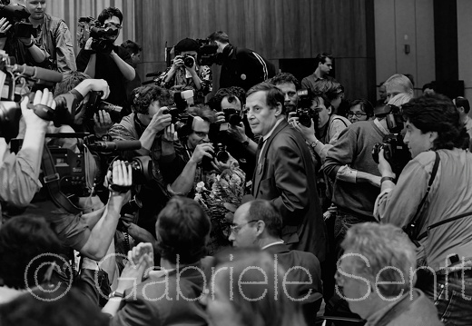 Januar 1995 Lothar Bisky beim 4. Parteitag der PDS