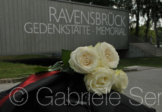 23.08.2013 mit Kubanerinnen in der Gedenkstätte Ravensbrück