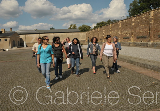 23.08.2013 mit Kubanerinnen in der Gedenkstätte Ravensbrück