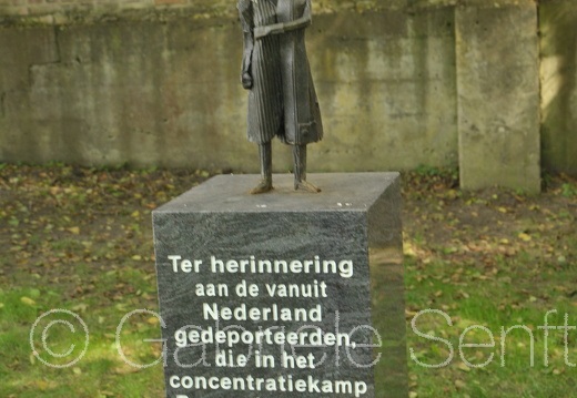 23.08.2013 mit Kubanerinnen in der Gedenkstätte Ravensbrück