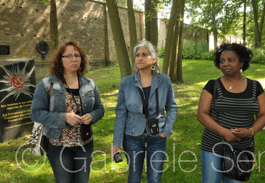 23.08.2013 mit Kubanerinnen in der Gedenkstätte Ravensbrück