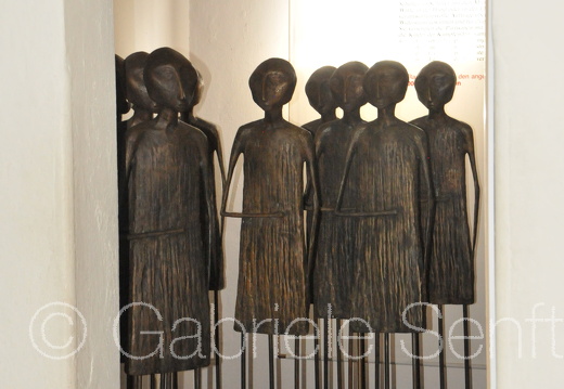 23.08.2013 mit Kubanerinnen in der Gedenkstätte Ravensbrück