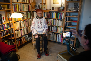 31.10.2025 Kerstin Hommel wendet sich in ujrainischer und russischer Sprache an die Premierenbesucher